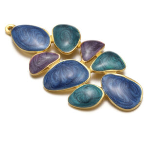 Privjesak Stilizirani List od nehrđajućeg čelika SS304 i emajl, vel.31x24x2,2 mm, rupa 2,5 mm, s kopčom, pozlata 18 karat.zlatom, 1 kom SS78