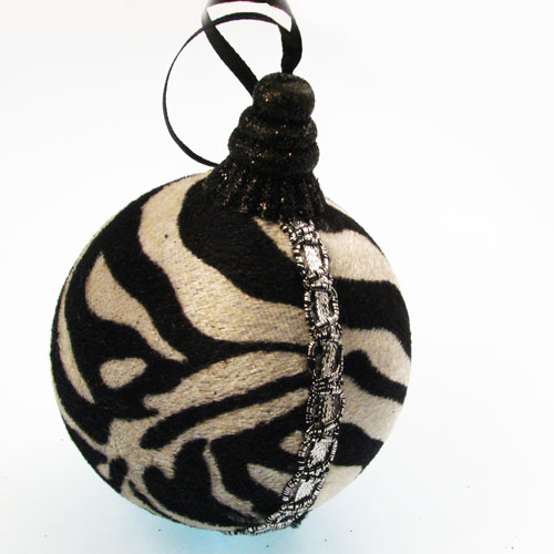 Kugla zebra baršun 11 cm