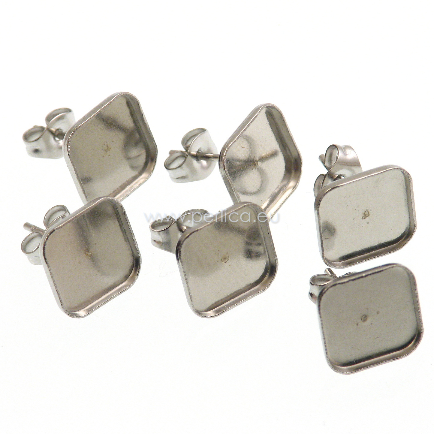 Naušnice SS304 ,  s podlogom SS201 vel 10,5x10,5 mm, unut.vel.9.7x9,7 mm, iglica 1 mm, 6 komada u paketu SS49